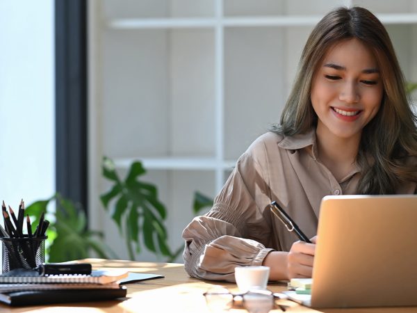 Offshoring vs. Freelancing: Which is Better for Your Business?